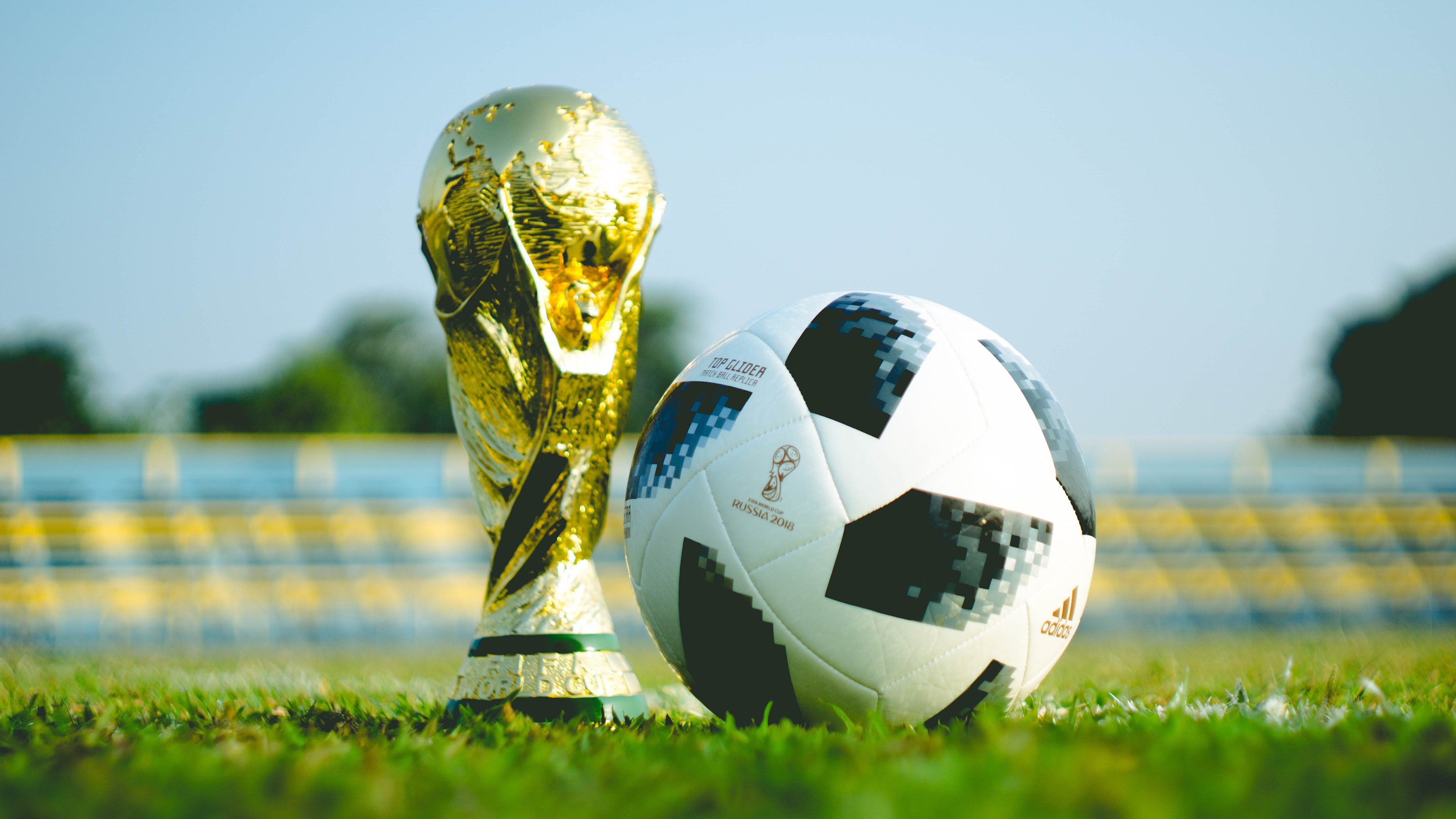 kaiyun官方-红牌与水瓶，当情绪吞噬战术，足球场上演失控狂潮，红牌与水瓶，当情绪吞噬战术，足球场上演失控狂潮